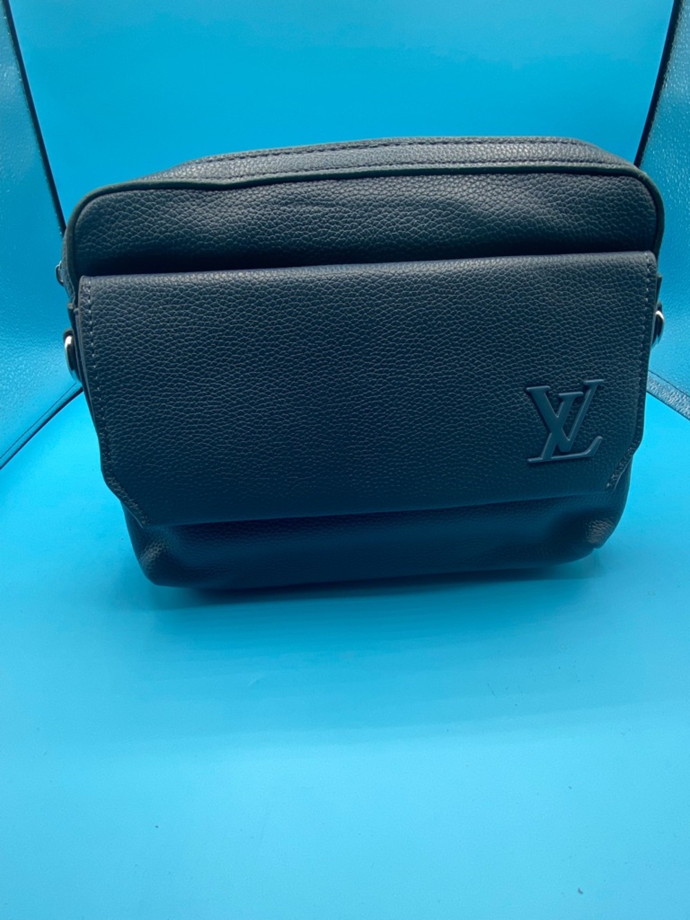 Louis Vuitton Navy Blue Leather Messenger Bag with Logo Detail - Picture 4 of 5